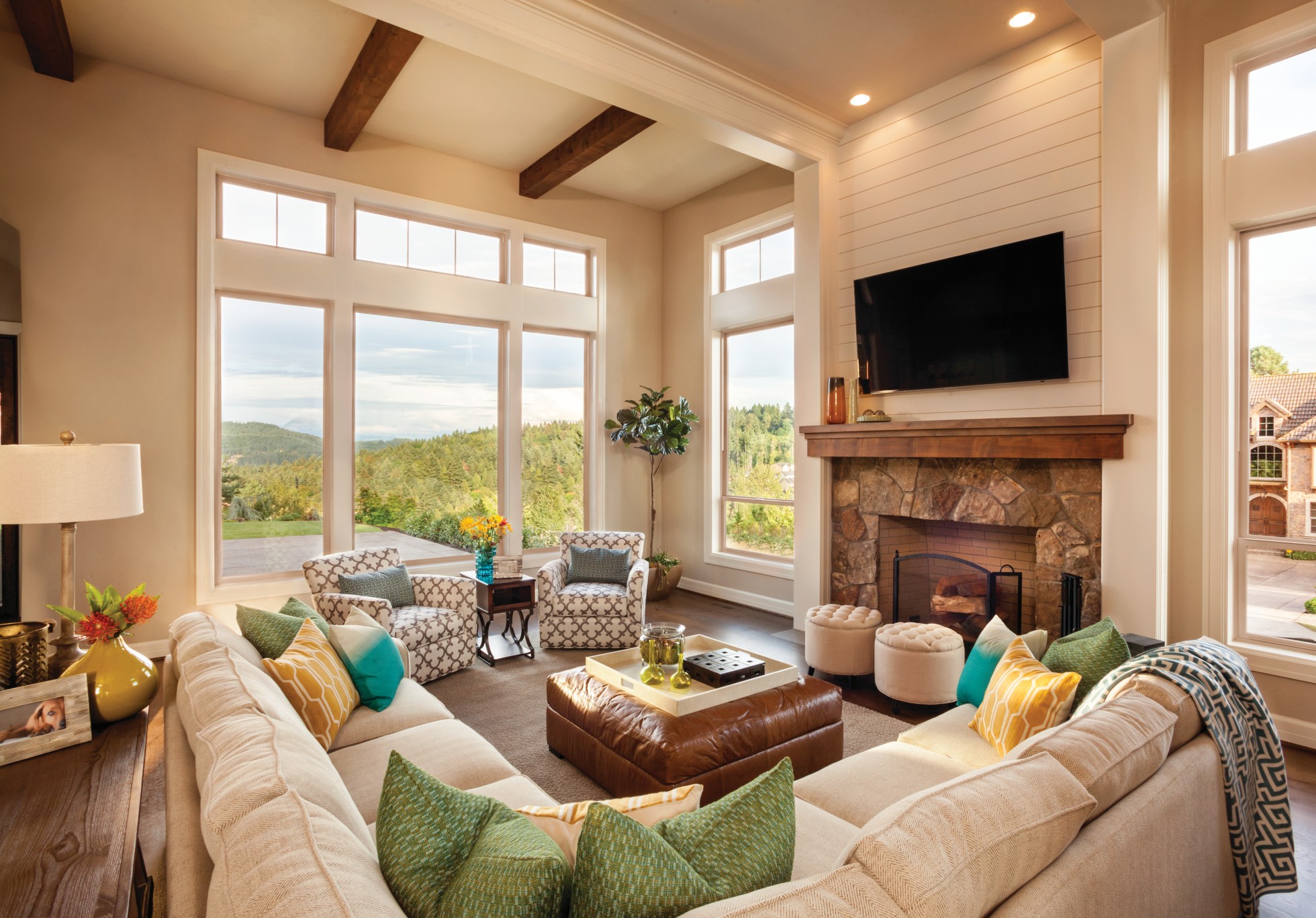 Milgard Tuscany Large Picture WIndows in Living Room Daytime